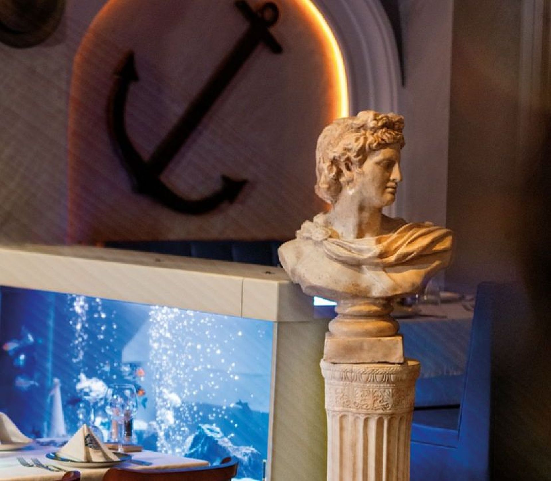 Apollon Büst - Klasik Mitolojiden İlham Alan Zarif Tasarım