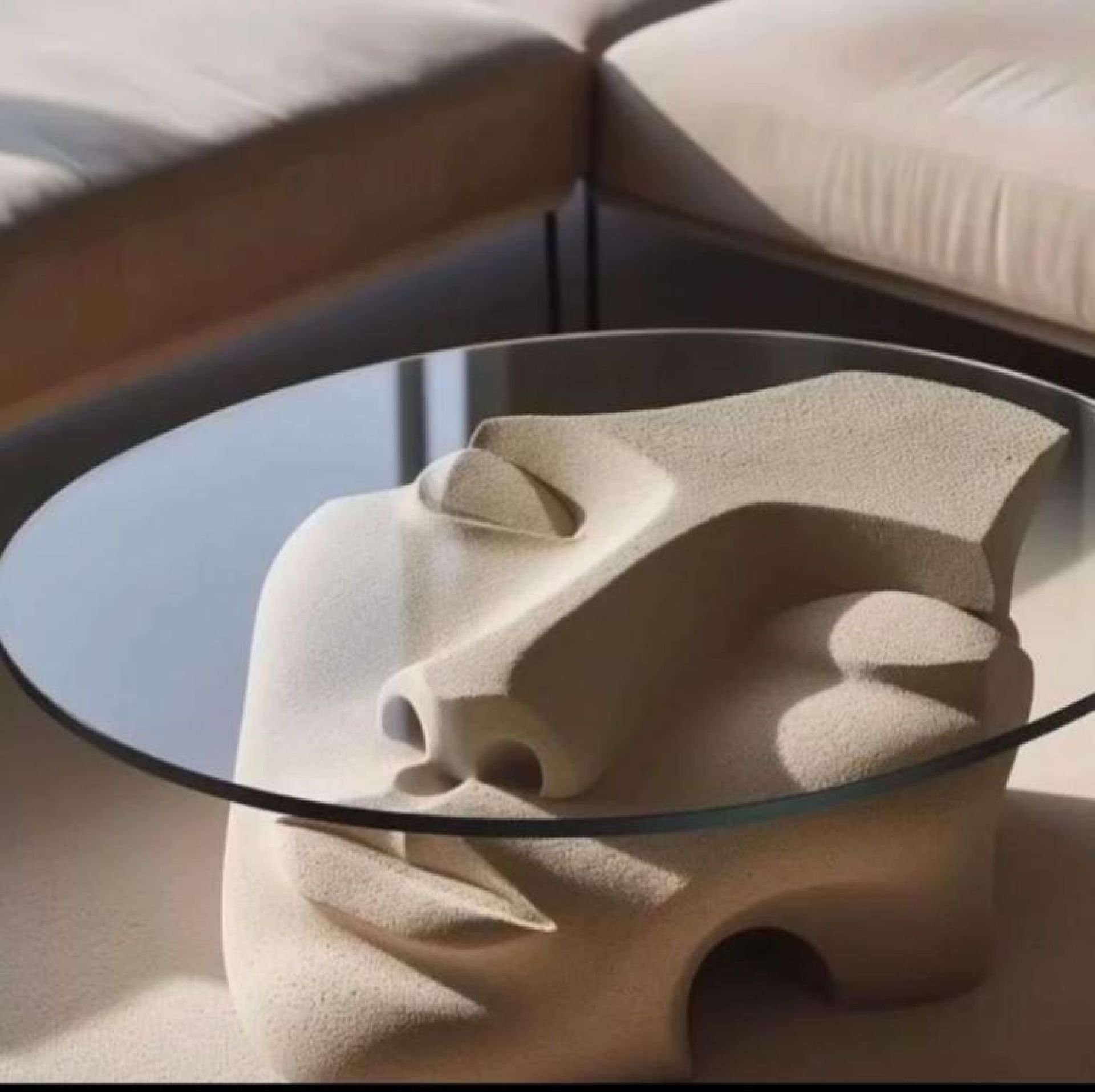 Aşkın Dengesi Sehpa – Sanat ve Fonksiyonelliğin Buluştuğu Nokta