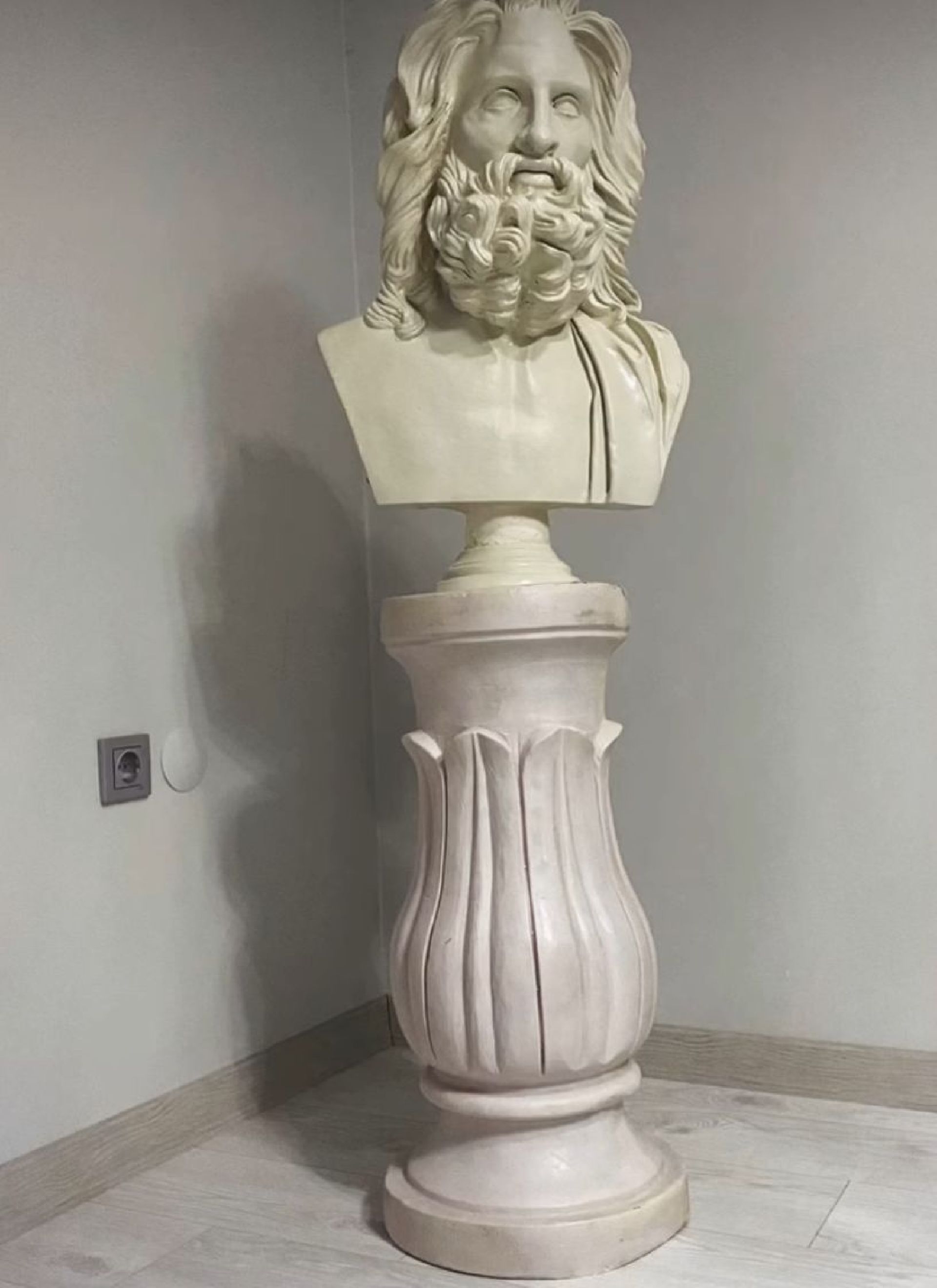 Zeus Büst – Mitolojinin Heybetini Evinize Taşıyın