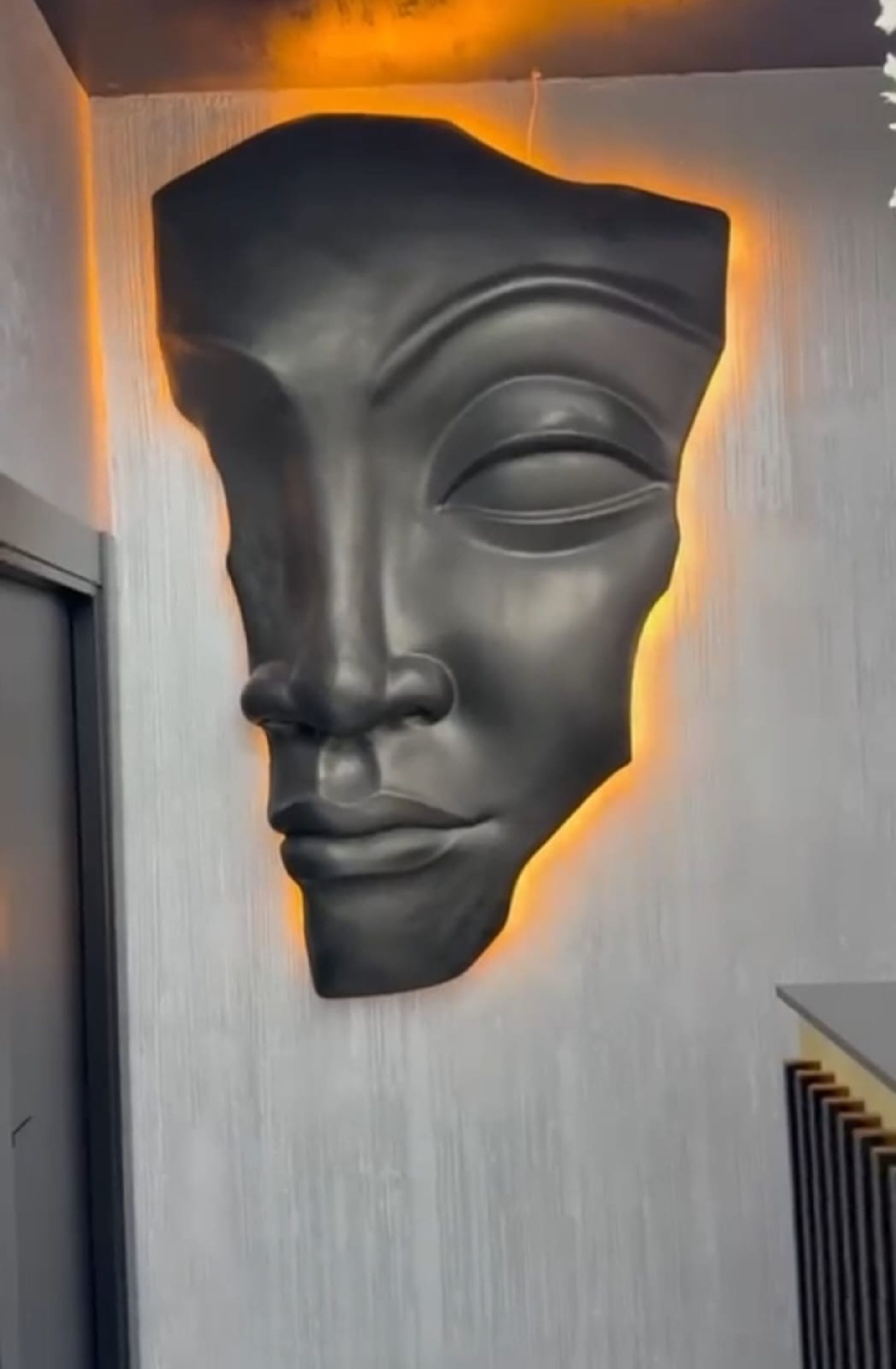 Oppo yüz heykeli - Duvar dekoru 